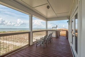 Terrace/patio - New Listing "Somewhere at Sunset", 3 Bedrooms, 2 Baths, Waterfront, Sleeps 10 (Dauphin Island)