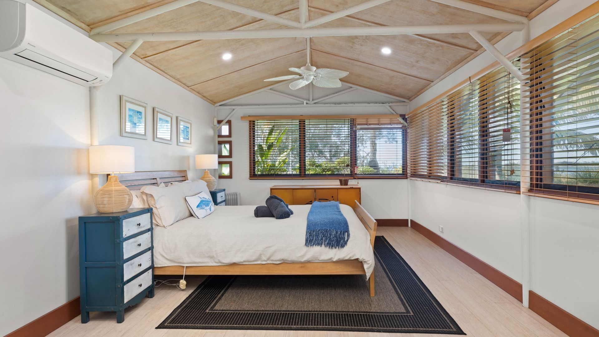 5 bedrooms, iron/ironing board, free WiFi, bed sheets