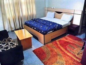 Apartamento real | 1 quarto, escrivaninha, espaço de trabalho para notebook