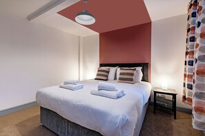 Appartement, 2 slaapkamers | Een strijkplank/strijkijzer, gratis wifi