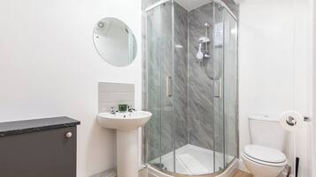 Apartment, 2 Bedrooms | Bathroom