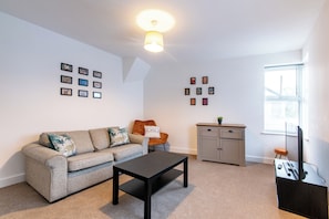 Apartment, 2 Bedrooms | Living area