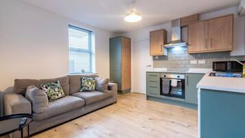 Apartment, 1 Bedroom | Ruang tamu | TV skrin rata