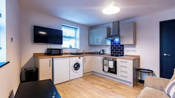 Apartment, 2 Bedrooms | Private kitchen