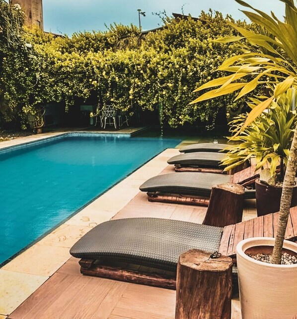 Kolam renang outdoor