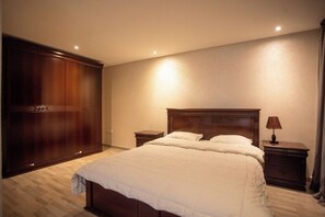 Laptopgeeigneter Arbeitsplatz, kostenloses WLAN