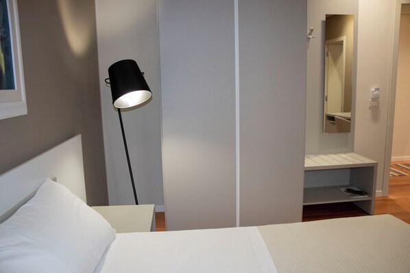 1 chambre, fer et planche à repasser, Wi-Fi gratuit, draps fournis