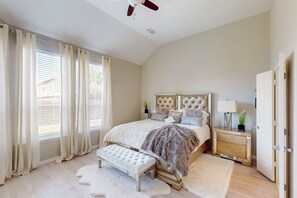 4 slaapkamers, een strijkplank/strijkijzer, wifi, beddengoed