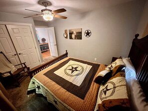 4 Schlafzimmer, Schreibtisch, Bügeleisen/Bügelbrett, WLAN