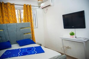 Apartment | 2 bedrooms, free WiFi, bed sheets