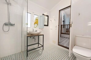 Hårtørrer, håndklæder