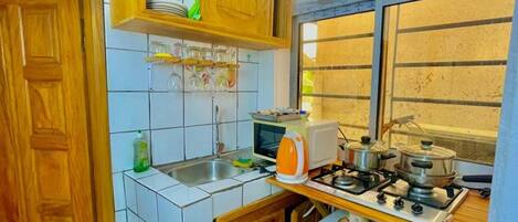 Fridge, microwave, oven, stovetop