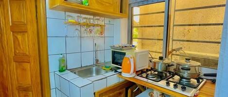 Apartament | Cuina privada | Frigorífic, microones, forn i placa de cuina