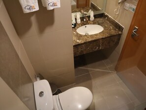 Standard Double or Twin Room, City View | Bathroom | Hair dryer, towels, soap, shampoo - Al Mukhtara Plaza Hotel (Madinah)