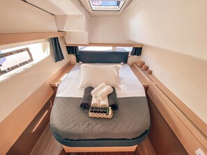 3 bedrooms, desk, WiFi, bed sheets