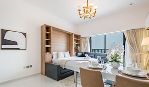 Tabla de planchar con plancha, wifi gratis y ropa de cama 