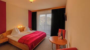 Zimmersafe, Verdunkelungsvorhänge, kostenloses WLAN