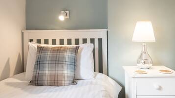 2 slaapkamers, een bureau, een strijkplank/strijkijzer, gratis wifi