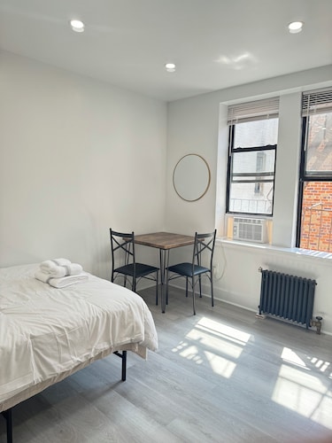 Charming apartment in fantastic Brooklyn with WiFi, AC