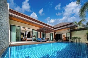 Outdoor pool - Villa Prima Karon Beach (Phuket)
