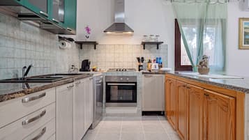 KĂŒhlschrank, Ofen, Herdplatte, GeschirrspĂŒler