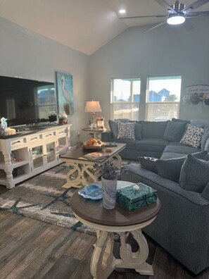 Smart TV, books - Peaceful & Spacious Beachview Retreat (Freeport)