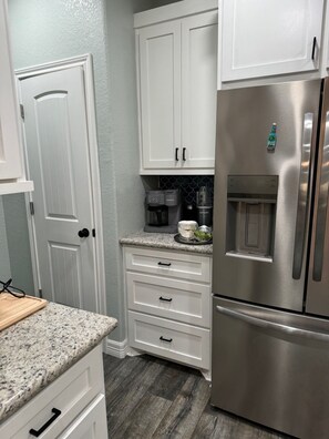 Interior - Peaceful & Spacious Beachview Retreat (Freeport)