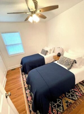 3 Schlafzimmer, Bügeleisen/Bügelbrett, kostenloses WLAN, Bettwäsche