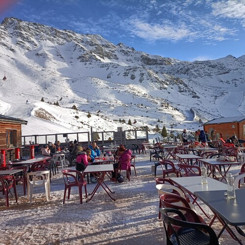 Appartement 'Studio Gaelle' avec vue sur les montagnes, piscine partagée et jardin partagé
