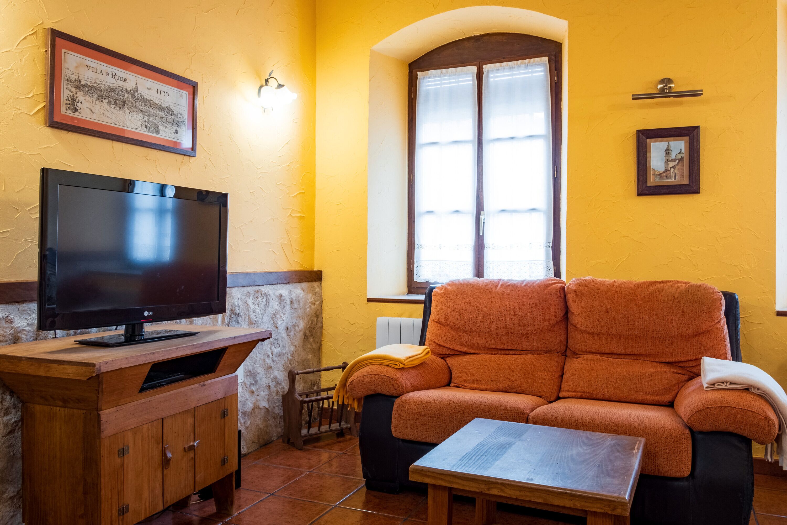 Télévision, cheminée