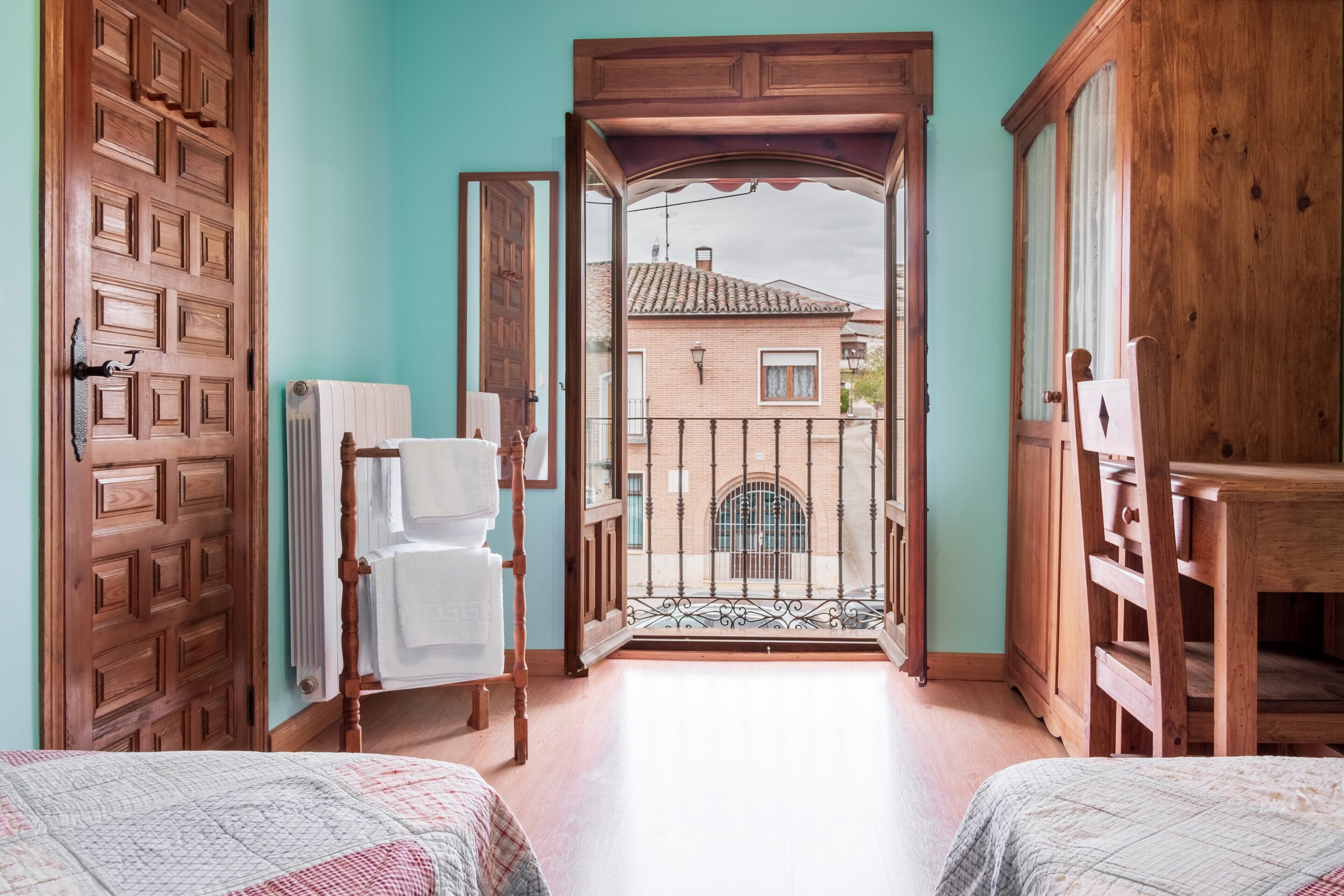 5 bedrooms, iron/ironing board, free WiFi, bed sheets