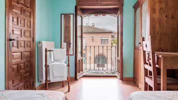 5 bedrooms, iron/ironing board, free WiFi, bed sheets