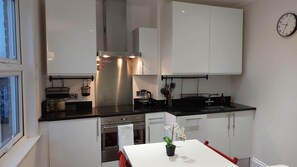 Private kitchen - Cosy flat in charming Victorian house in affluent London area. Great location (London)