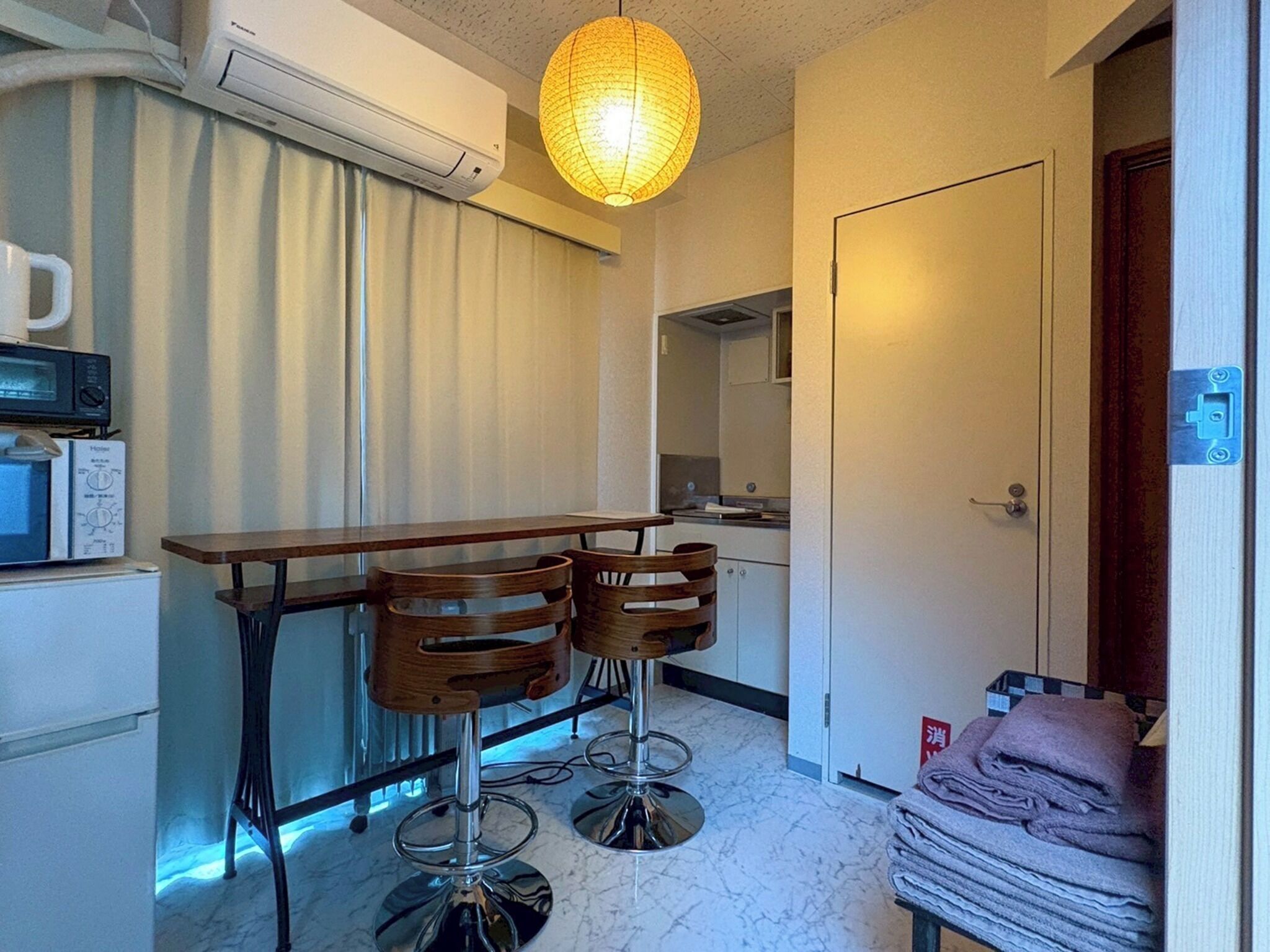 Fridge, microwave, stovetop, cookware/dishes/utensils