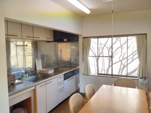 Fridge, microwave, stovetop, cookware/dishes/utensils