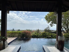 Outdoor pool - Breezin Villa in Deans (Deanes)