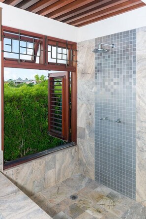 Deluxe House, Sea View | Bathroom - Breezin Villa in Deans (Deanes)