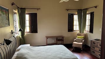 Rumah Deluks, pemandangan laut | 3 kamar tidur, brankas, meja kerja, dan ruang kerja ramah laptop