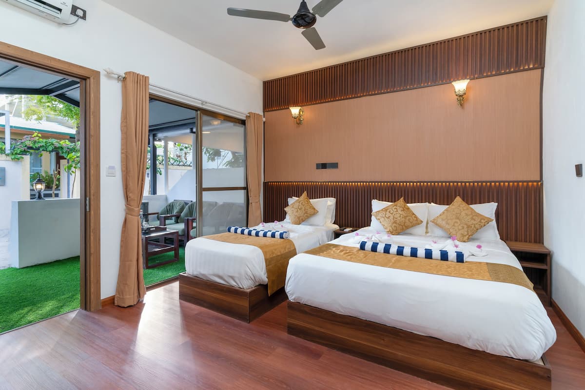 Superior-Suite, Terrasse | 1 Schlafzimmer, Zimmersafe, Bügeleisen/Bügelbrett, kostenloses WLAN