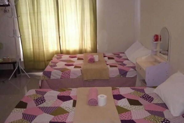 Room - Kaseldorzhostel Transient at Moonwalk Paranaque (Paranaque)