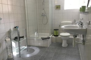 تجهيزات دش، مجففات شعر، مناشف، صابون