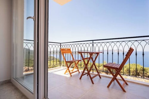 Kaş Eylül Suit Apart Lotus