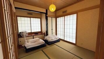 4 bedrooms, free WiFi, bed sheets