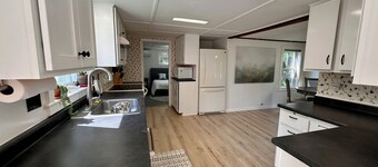 Newly renovated 2-bedroom cottage conveniently located with all the amenities!