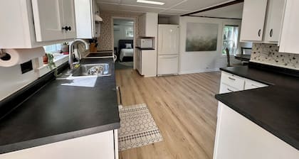 Newly renovated 2-bedroom cottage conveniently located with all the amenities!