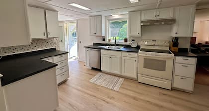Newly renovated 2-bedroom cottage conveniently located with all the amenities!