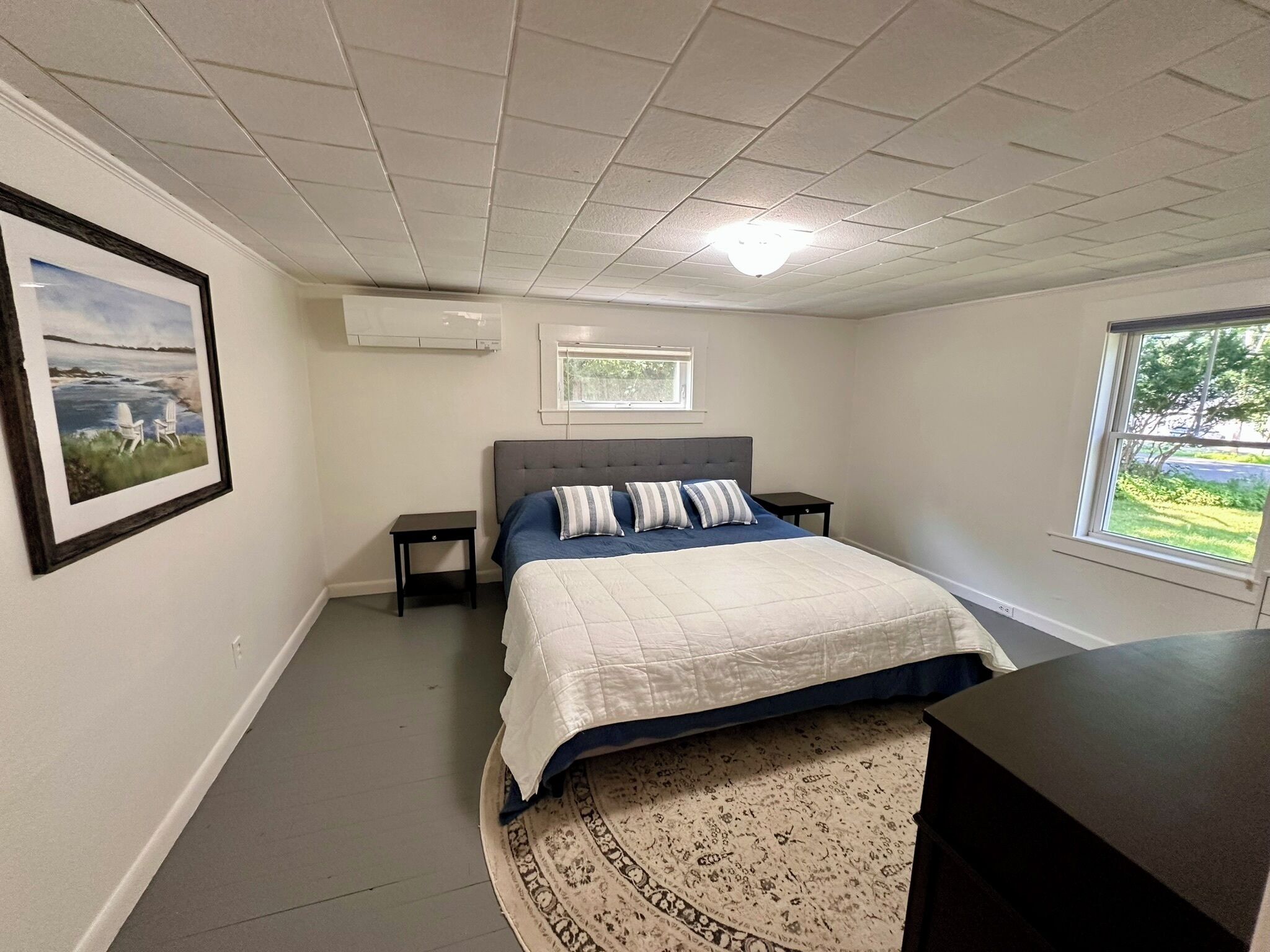 2 bedrooms, desk, WiFi, bed sheets