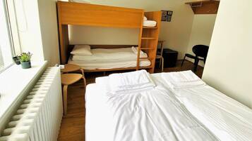 1 chambre, lits bébé (gratuits), Wi-Fi gratuit, draps fournis