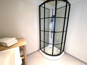 Superior House, 3 Bedrooms | Bathroom | Free toiletries, hair dryer, towels, soap - Day Dream Vesturgata 17 (Reykjavik)