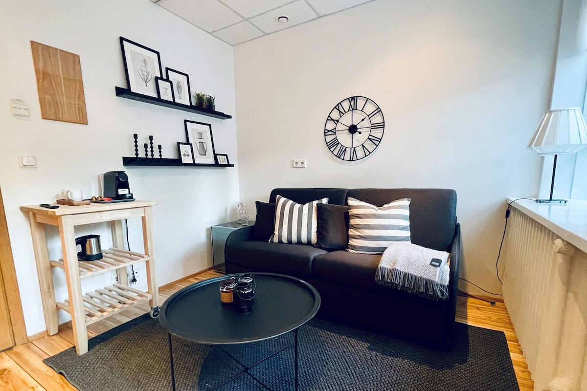Habitación cuádruple Confort, baño privado | 1 habitación, cunas gratuitas, wifi gratis y ropa de cama